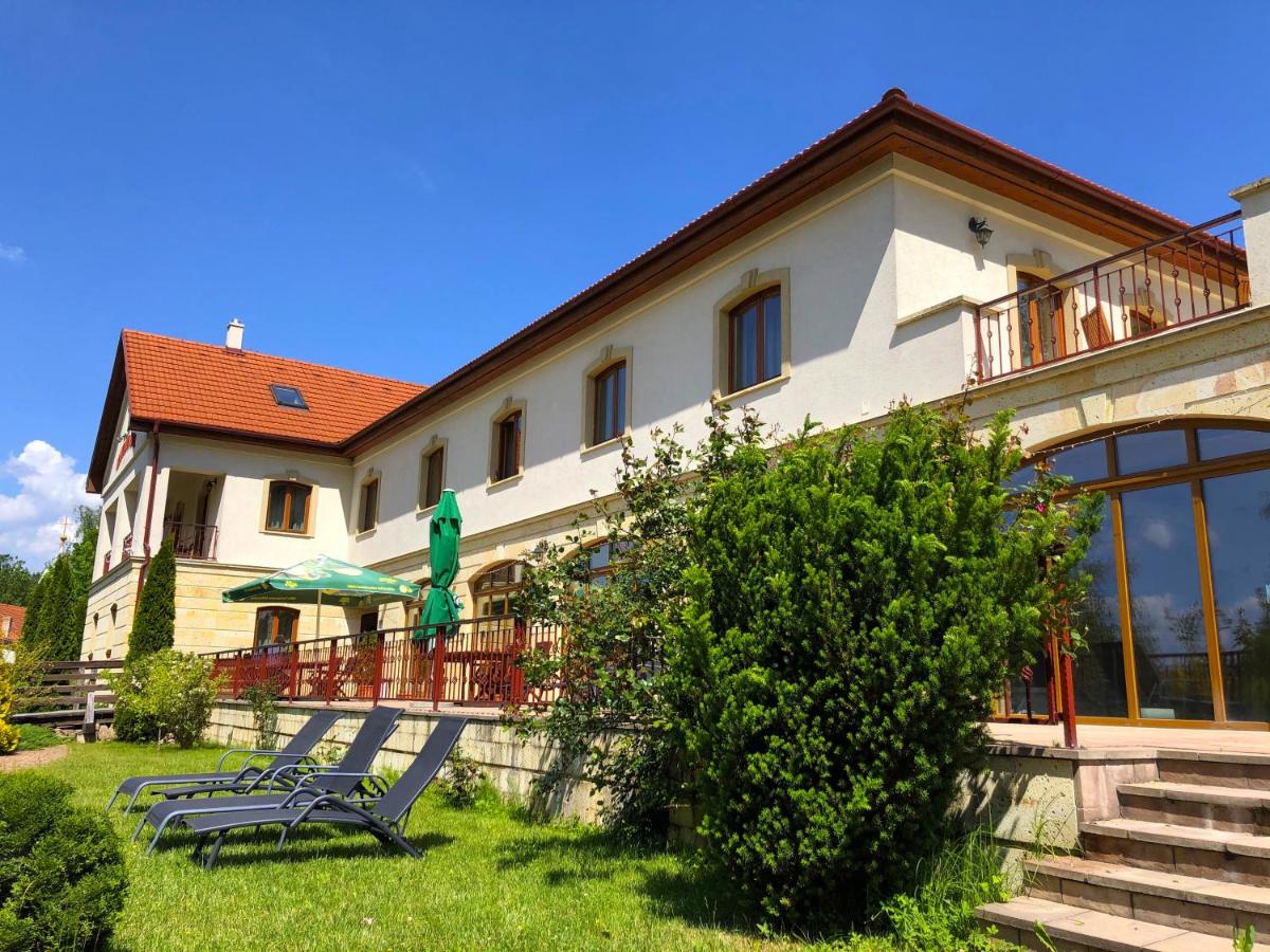 Aranybánya Hotel - Housity