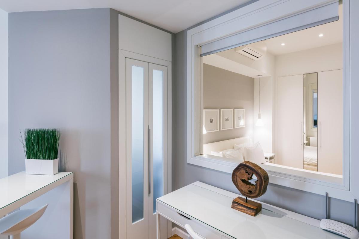 Lori Margariti Sea View Flat - Housity
