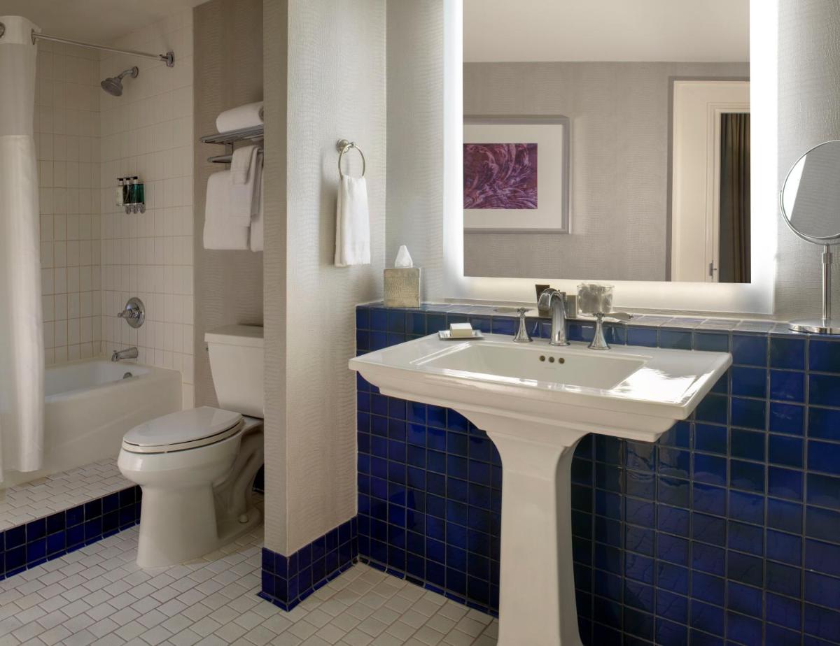 The Ashton Hotel - Housity