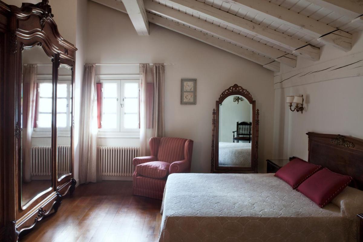 Hotel IRARAGORRI - Housity