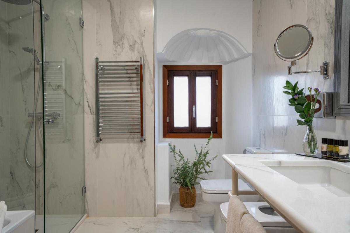 Un baño de Hospes Palacio de Arenales & Spa