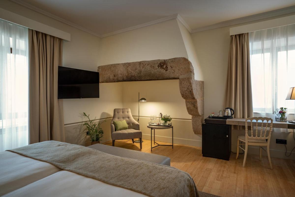Cama o camas de una habitación en Hospes Palacio de Arenales & Spa