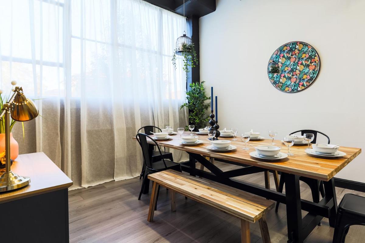 The DreamArt Warehouse - Housity