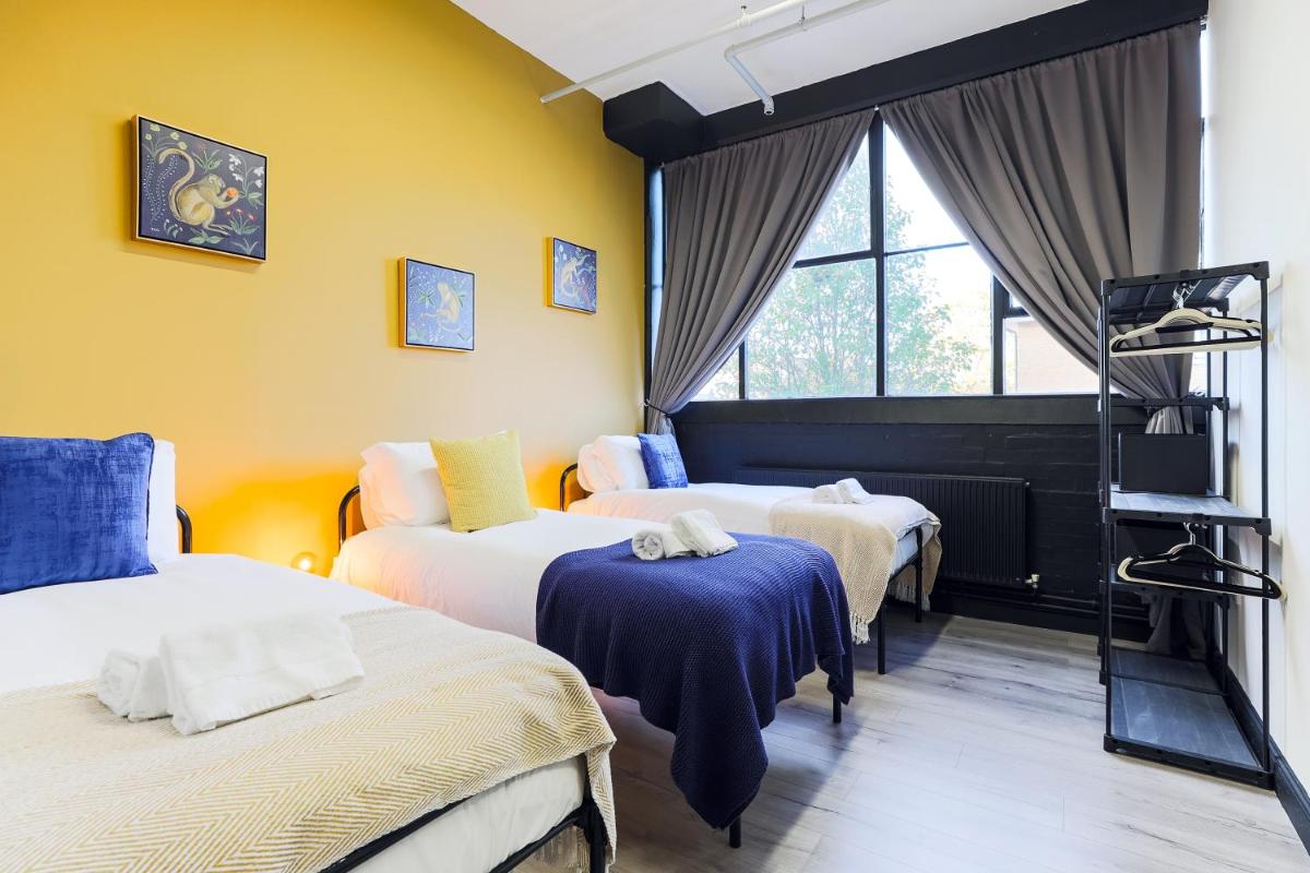 The DreamArt Warehouse - Housity