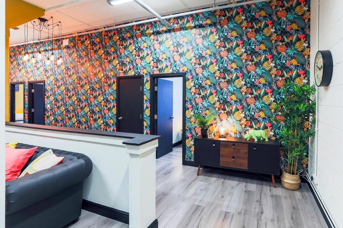 The DreamArt Warehouse - Housity