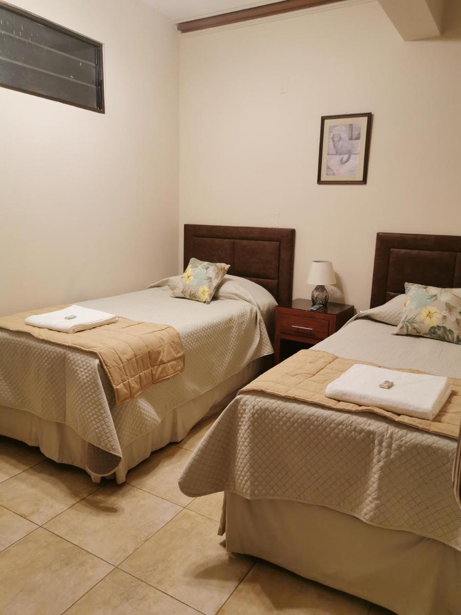Hostal Palamas - Housity