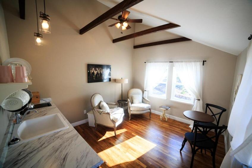 Hillside Colorado Cottages - Housity