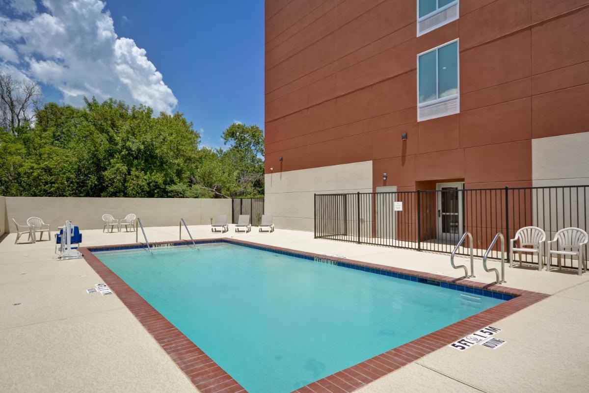 Suitetrails - Holiday Inn Express & Suites - Houston NASA - Boardwalk Area, an IHG Hotel