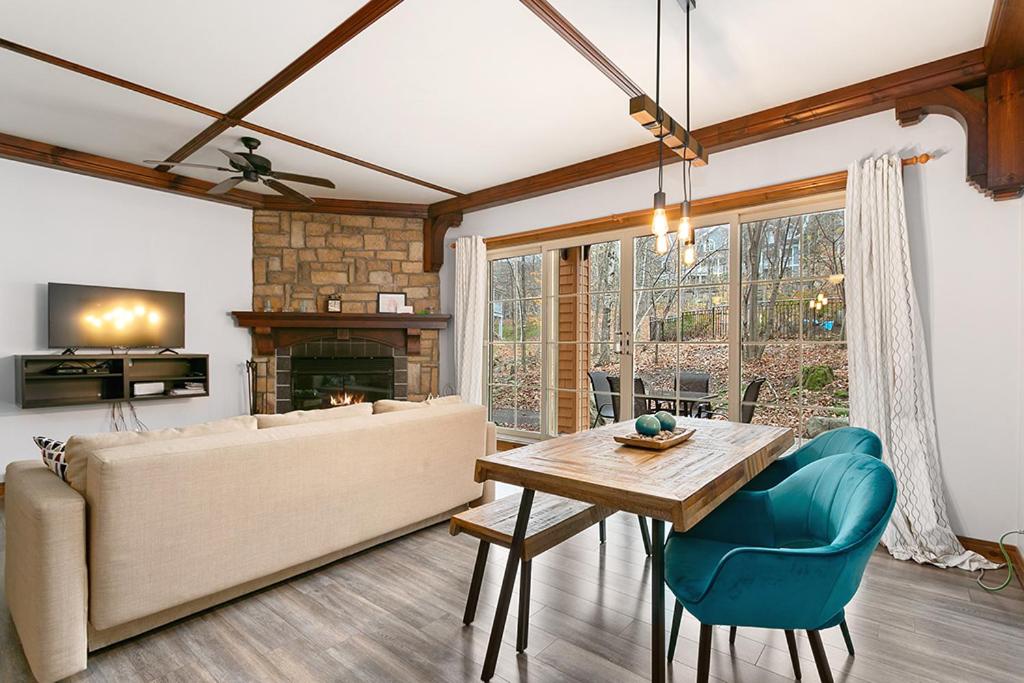 Le Manoir 106-7 by Escapades Tremblant - Housity