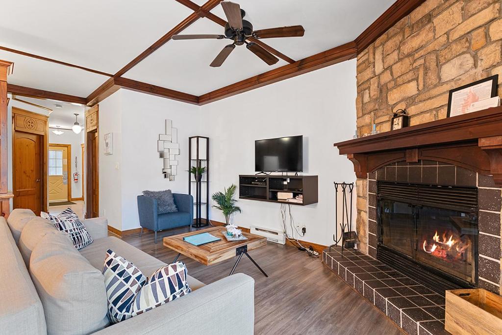 Le Manoir 106-7 by Escapades Tremblant - Housity