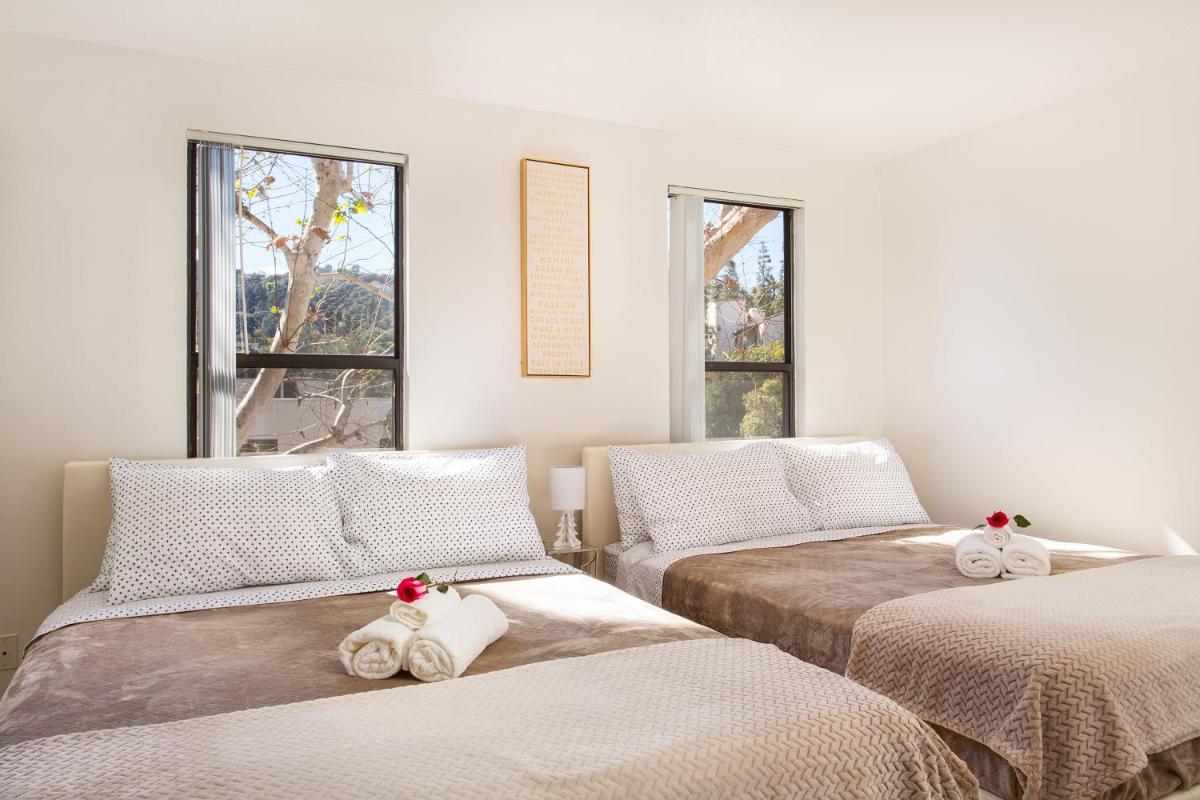 Sun Sand and Conventions - 2 bedrooms 2 bathrooms near Beach and Convention Center - Housity