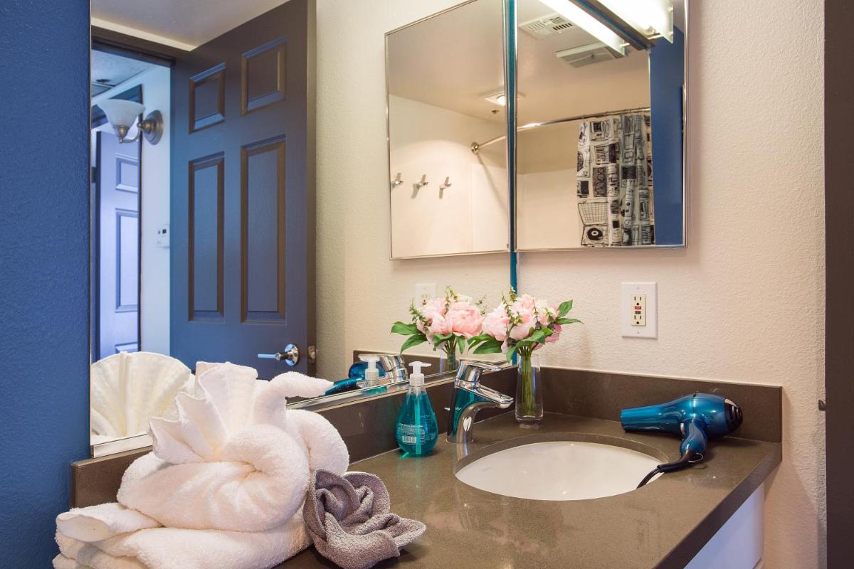 Sun Sand and Conventions - 2 bedrooms 2 bathrooms near Beach and Convention Center - Housity