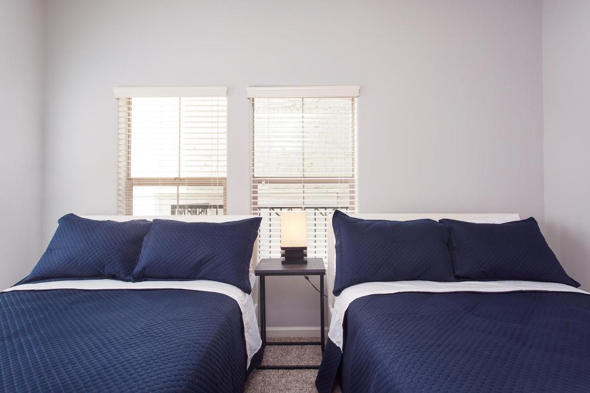 Sun Sand and Conventions - 2 bedrooms 2 bathrooms near Beach and Convention Center - Housity
