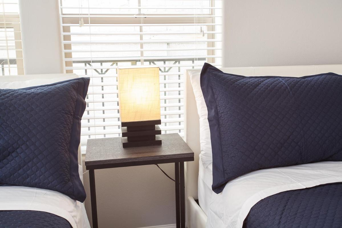 Sun Sand and Conventions - 2 bedrooms 2 bathrooms near Beach and Convention Center - Housity