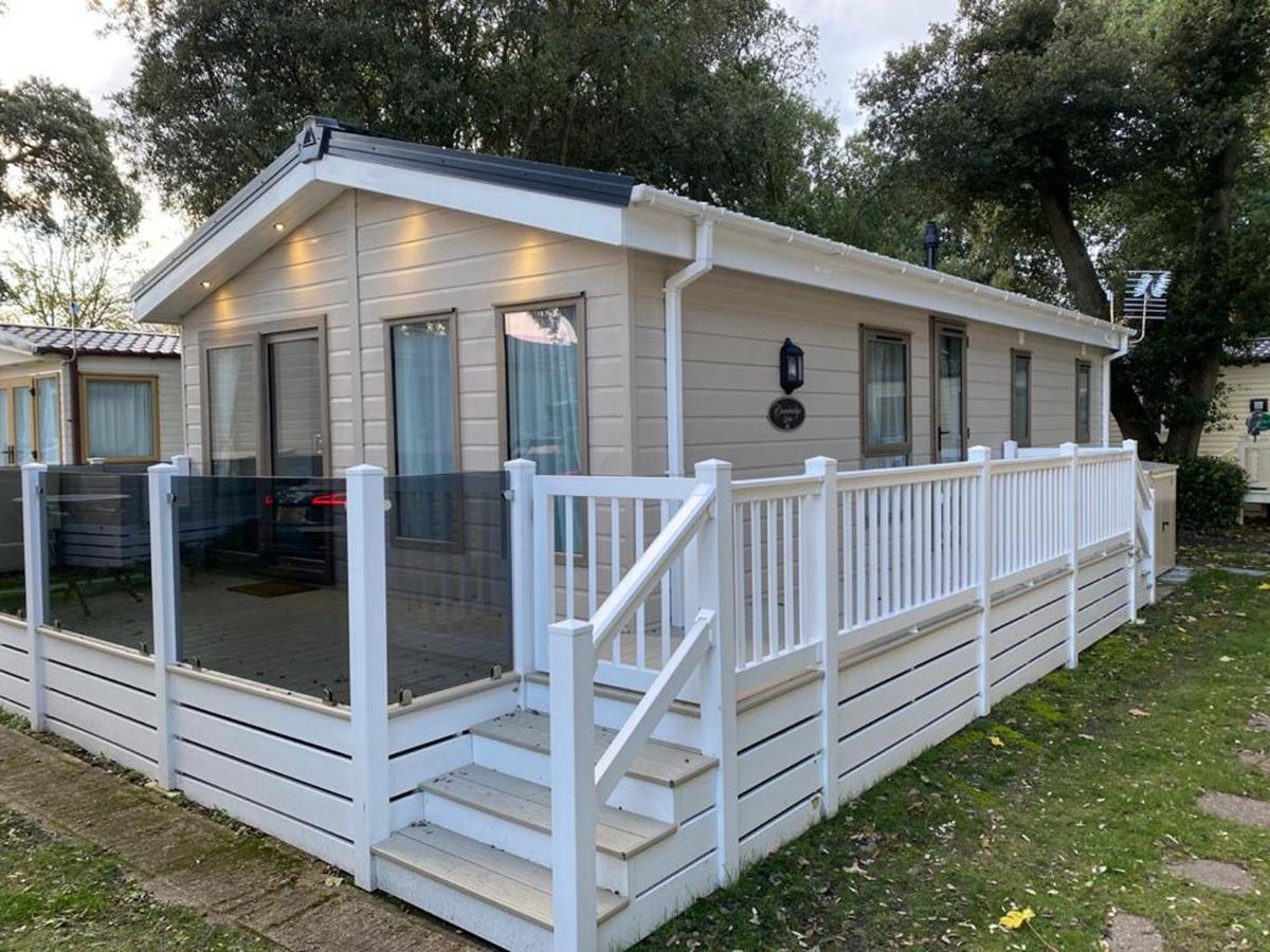 Sea Shore Lodge Mudeford - Housity