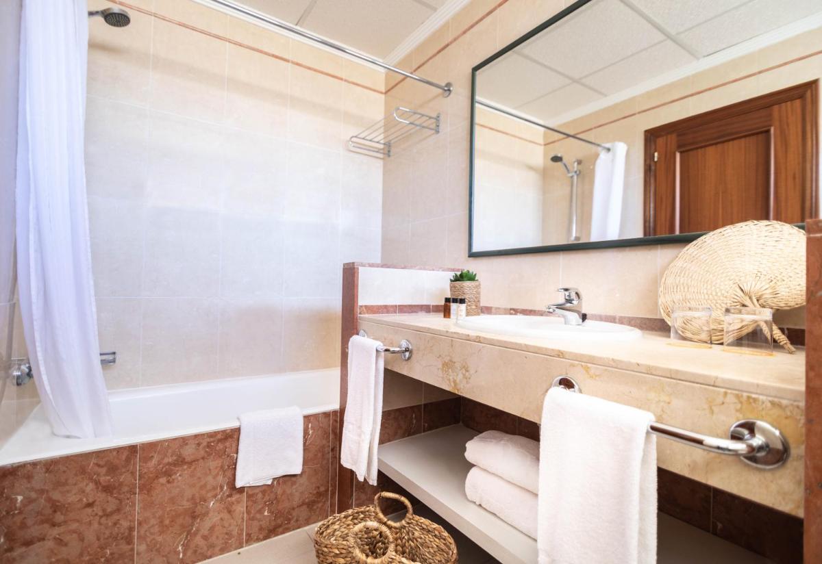 Un baño de Cabot Pollensa Park Spa