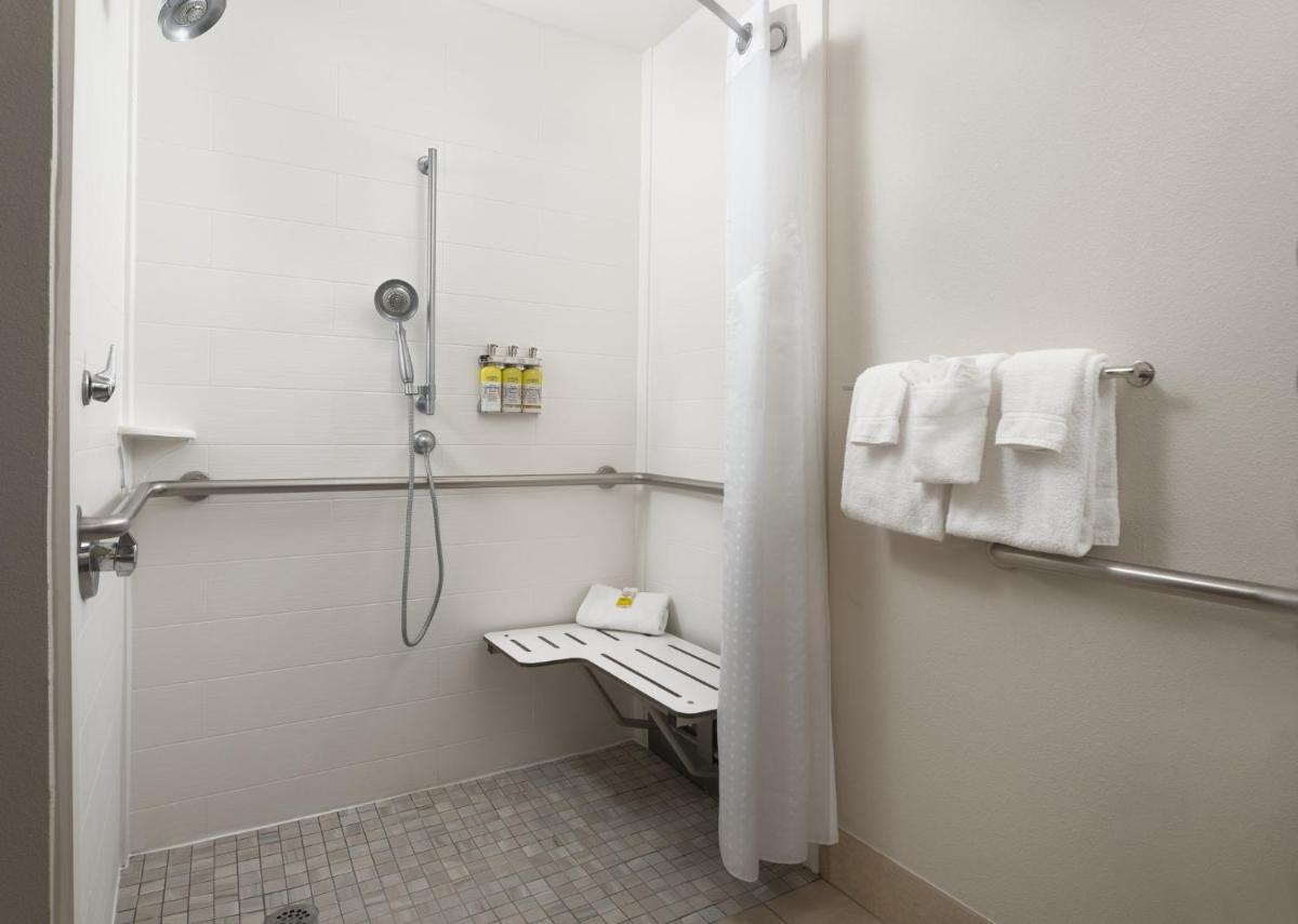 Holiday Inn Express Hotel & Suites Olive Branch by IHG - Housity