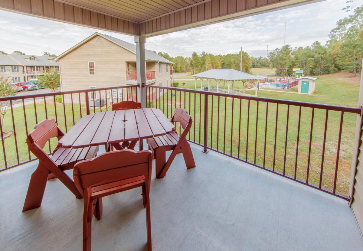 Holiday Inn Club Vacations Piney Shores Resort at Lake Conroe - Housity