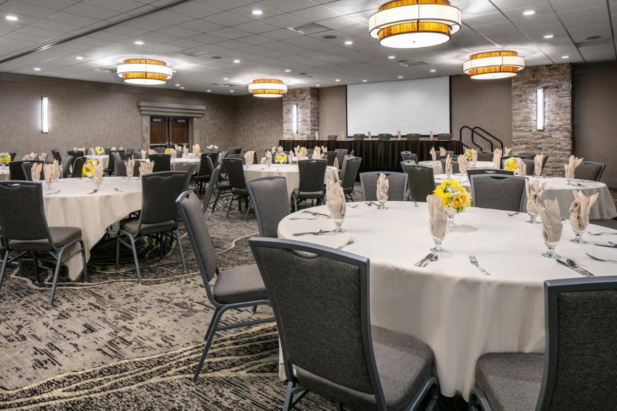 Holiday Inn Hotel & Suites Des Moines-Northwest by IHG - Housity