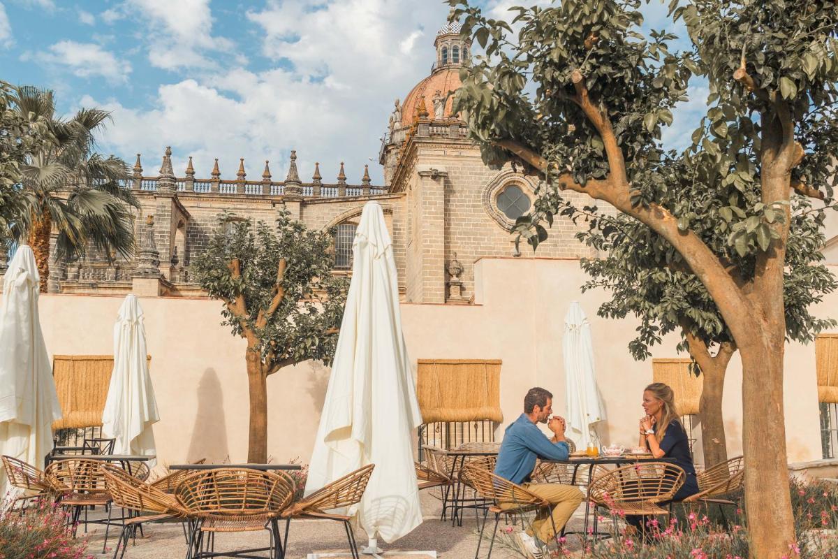 Hotel Bodega Tio Pepe - Housity