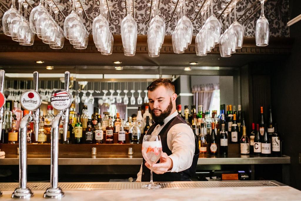 Bartle Hall Hotel - Housity