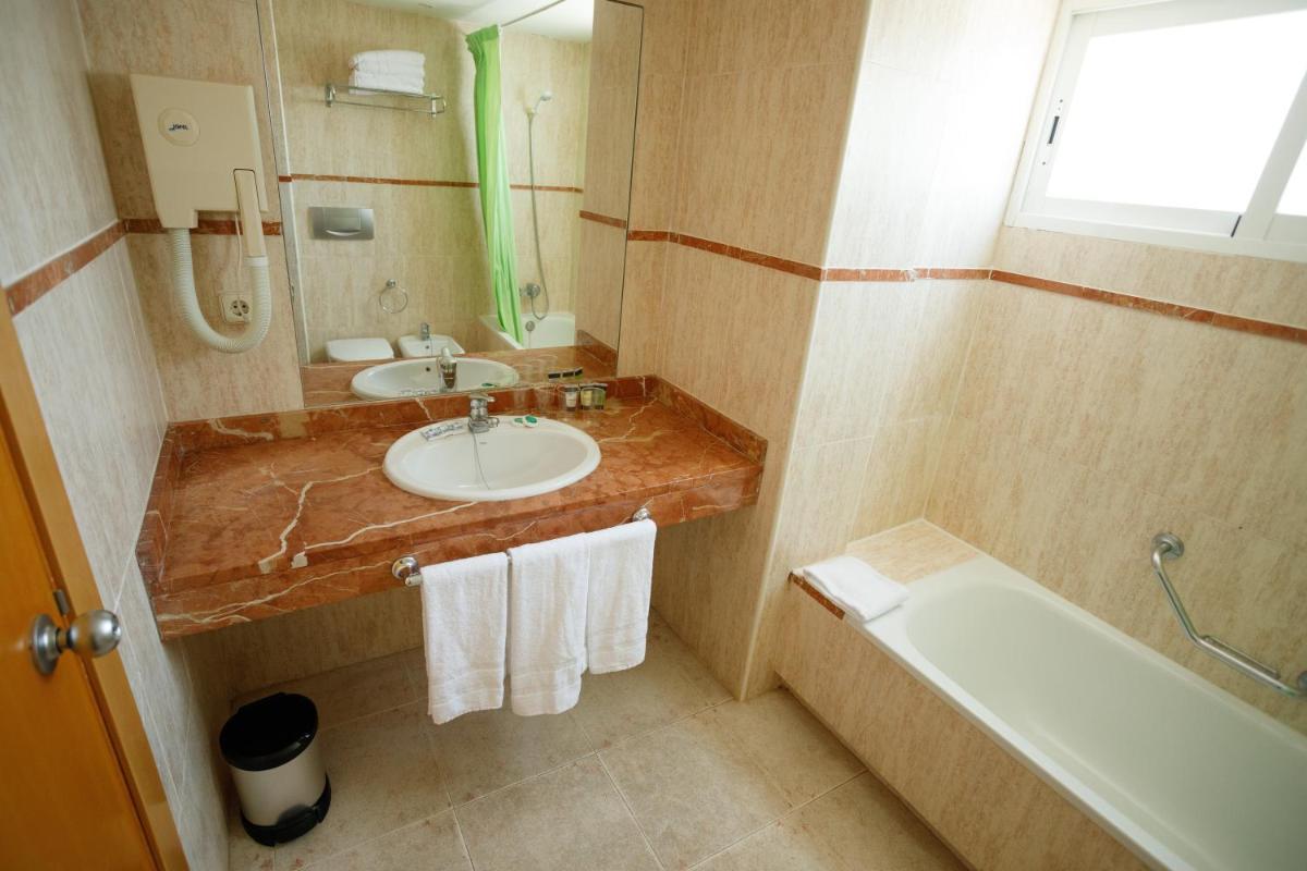 Un baño de Hotel Tres Anclas