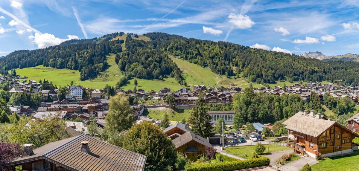 Vue générale sur la montagne ou vue sur la montagne depuis l'hôtel