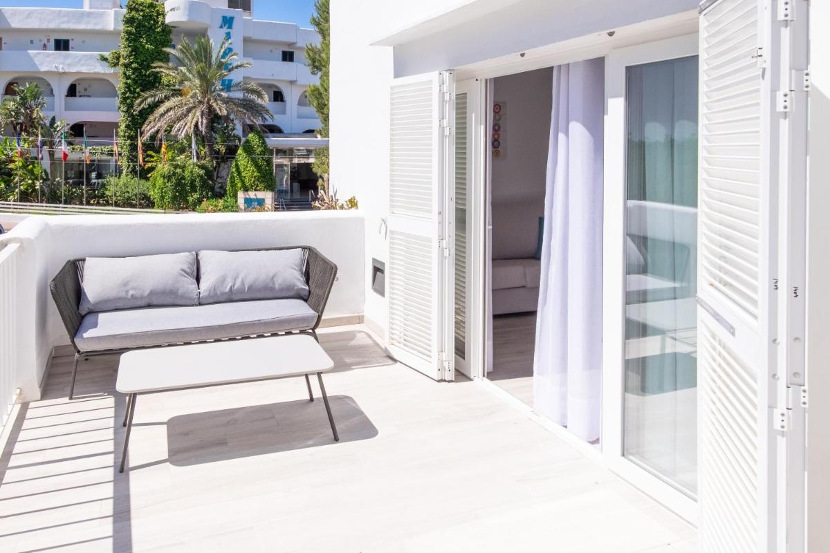 Un balcón o terraza de Hotel Club Es Talaial