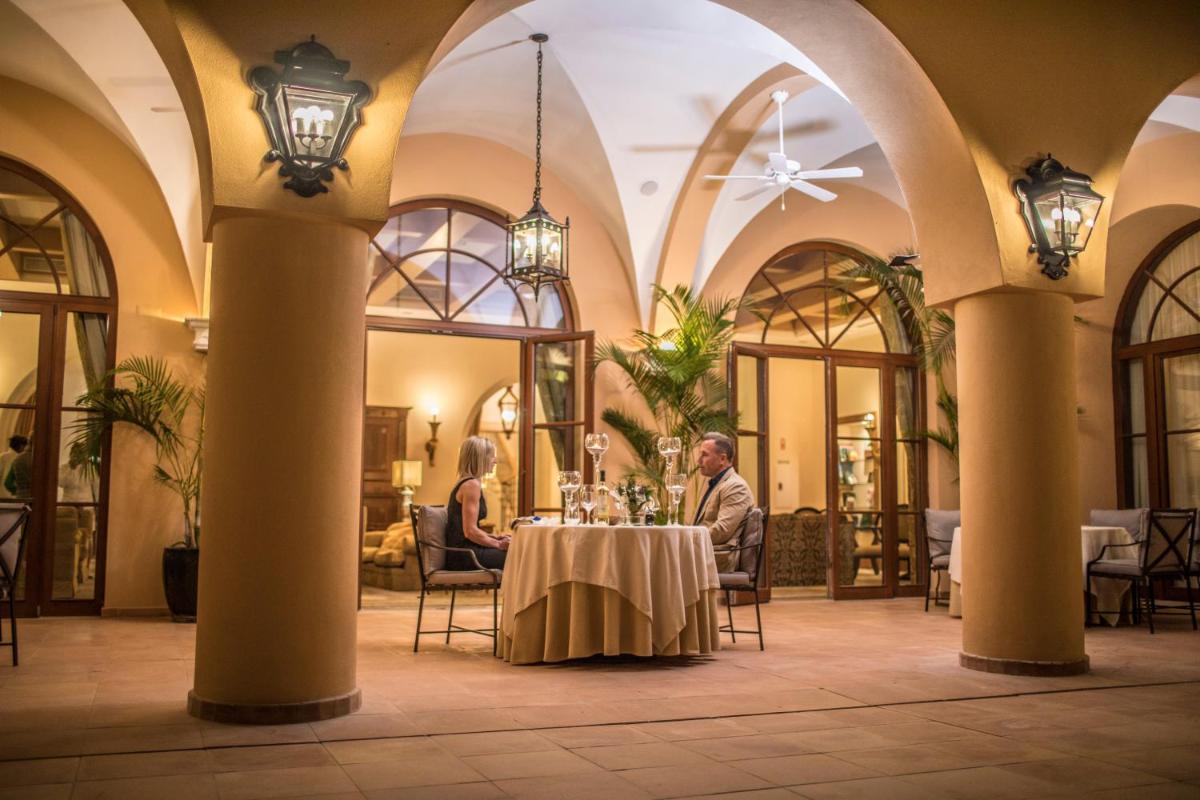 Um restaurante ou outro lugar para comer em Monte Rei Golf & Country Club