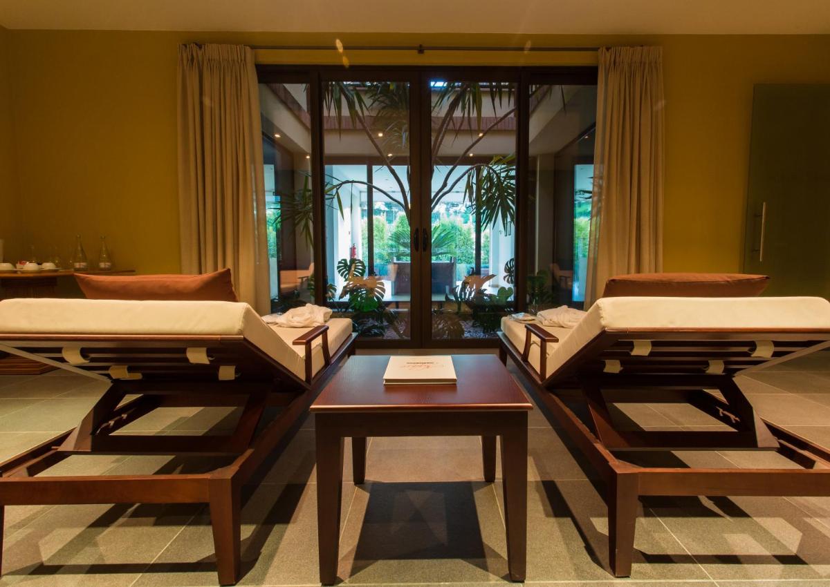 Uma área de estar em Monte Rei Golf & Country Club