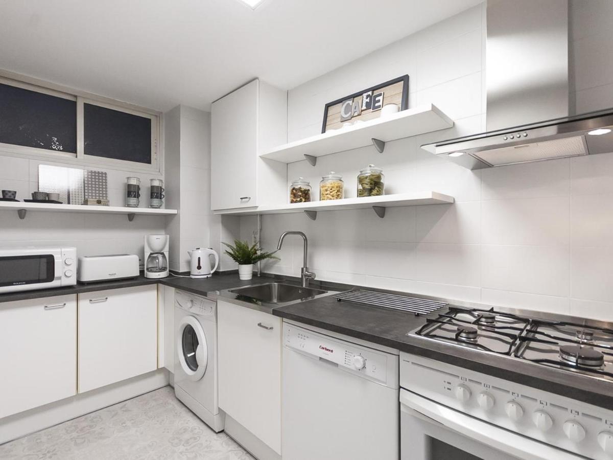Lets holidays apartment in Sant Martí - Housity