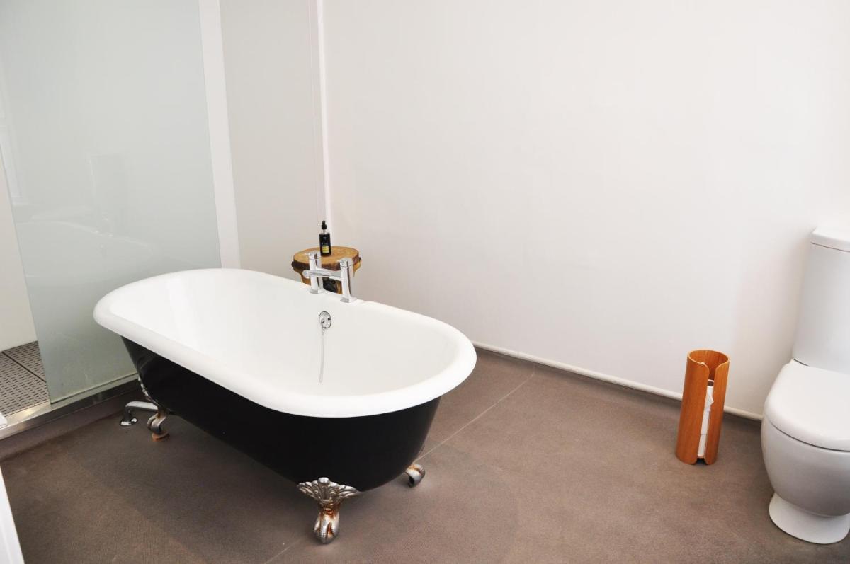 Carmelite Hotel - Housity