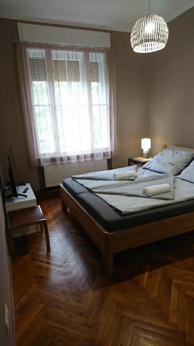 Central Vendégház - Housity