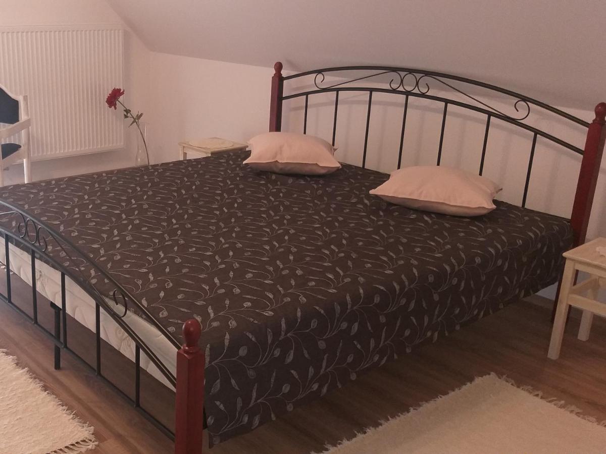 Szamóca Vendégház - Housity