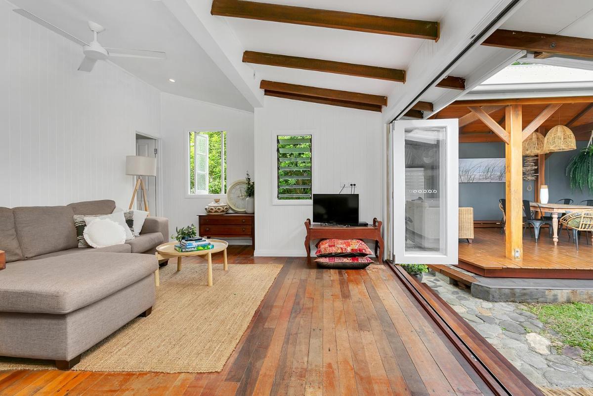 Lazenby Lodge - Housity