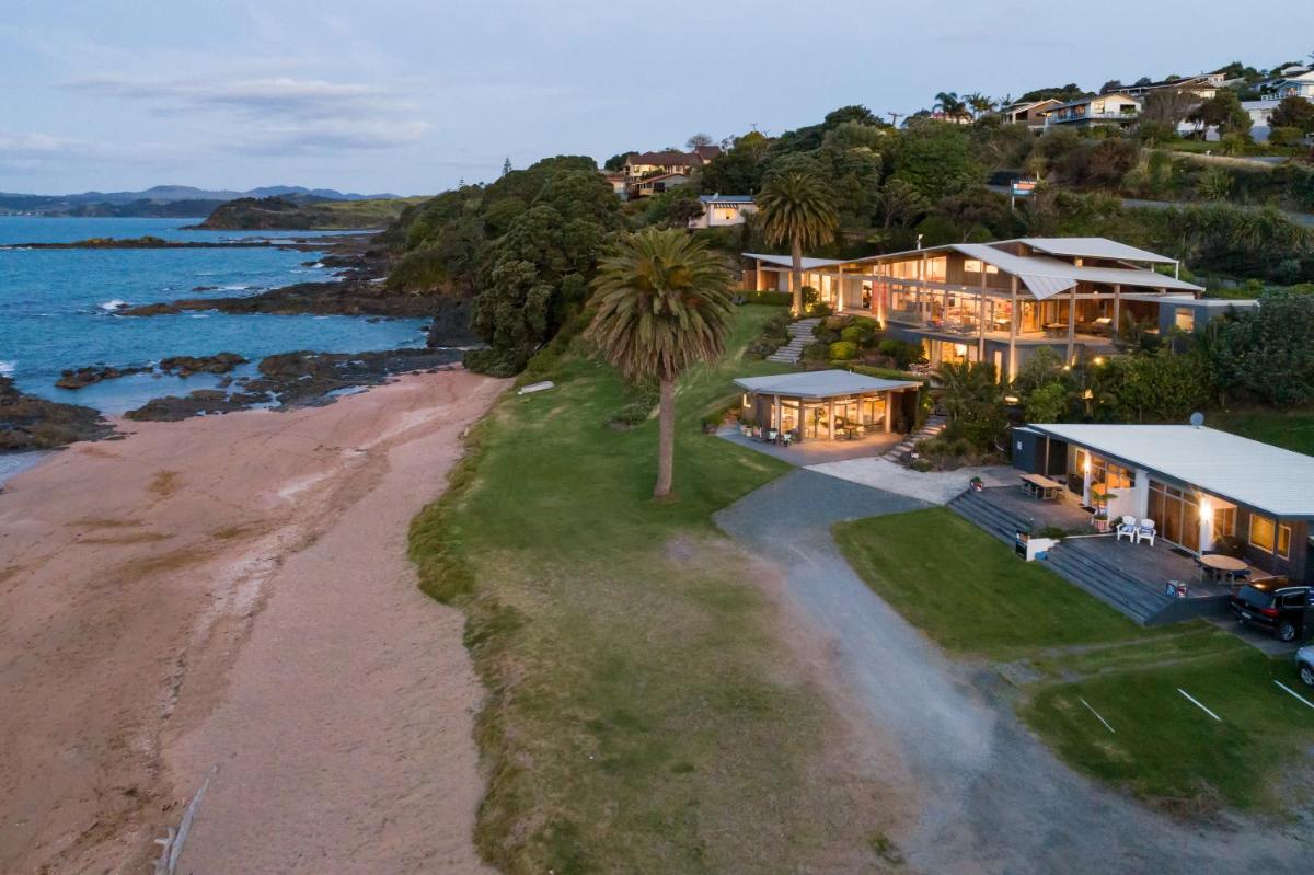 Golden Sand Beachfront Accommodation - Housity