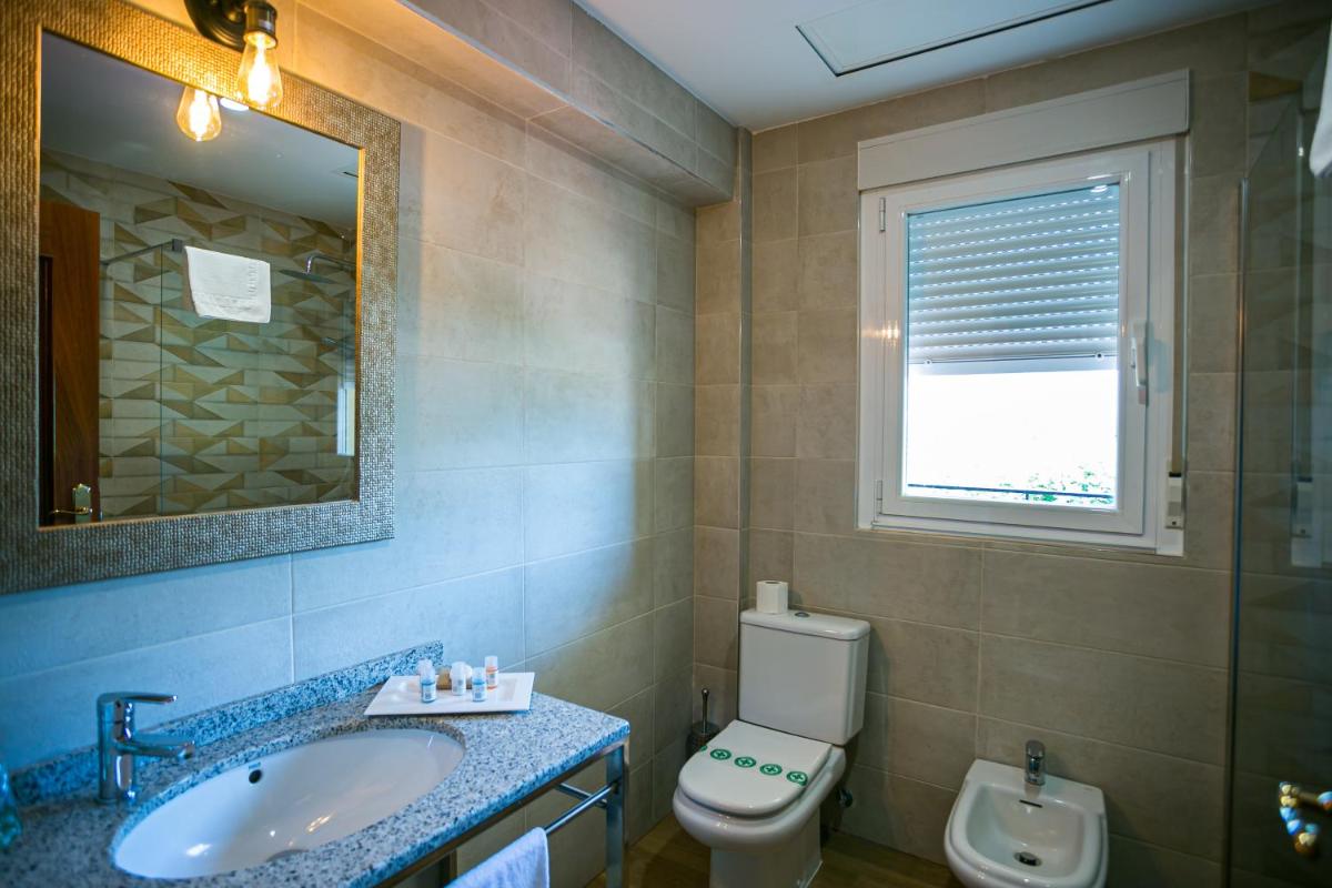 Un baño de Hotel Spa Sinagoga