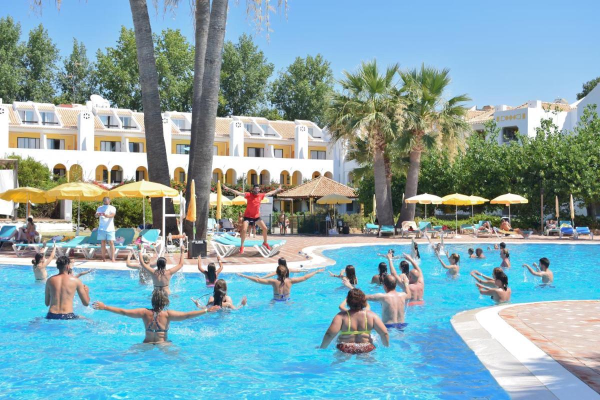 A piscina em ou perto de Golden Club Cabanas