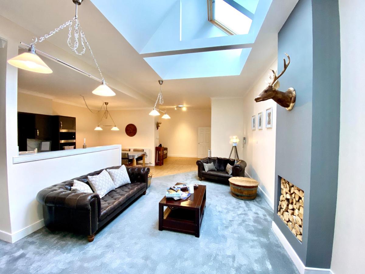 Serviced Accommodation Moray Lesmurdie House, Elgin - Free Parking, Free WiFi - Housity