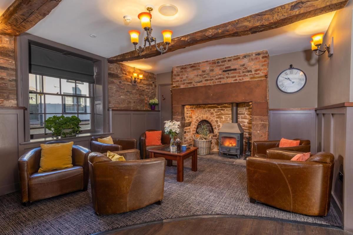 Scotch Arms Mews Bed & Breakfast, Brampton Town Centre, Hadrians Wall - Housity