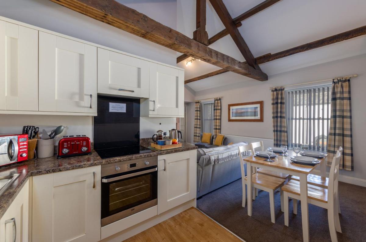 Brampton Holiday Homes - The Mews Apartment - Housity