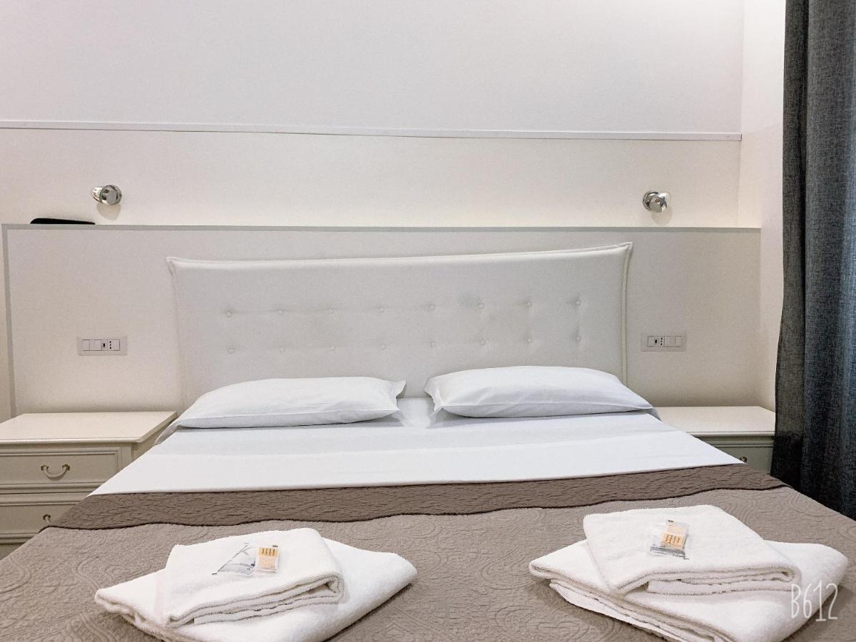 Golden Nice Apartment - Housity