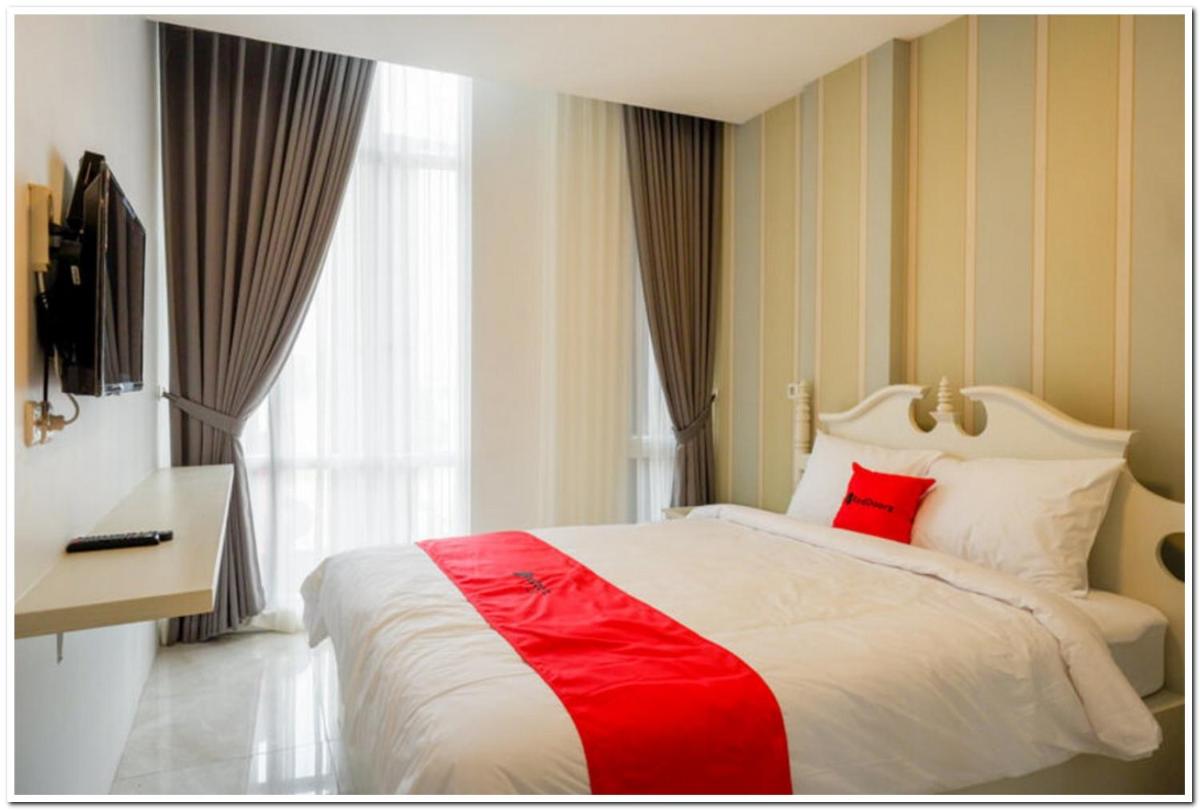 RedDoorz Plus @ Madukoro Raya Semarang - Housity