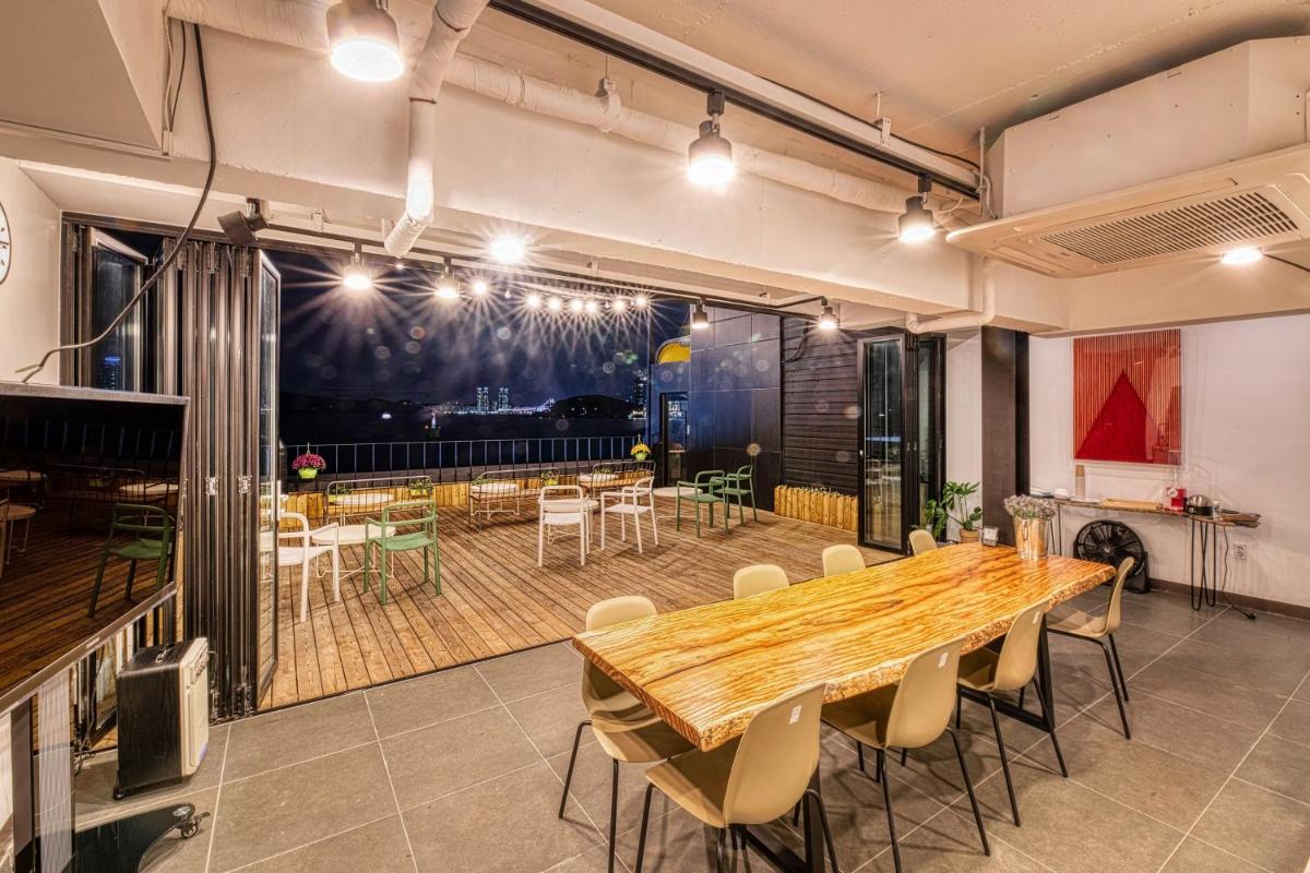 Mipo Oceanside Hotel - Housity