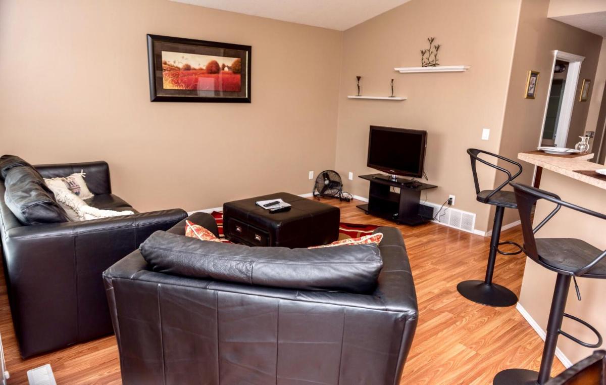 Suitetrails - 3 beds , Private Cozy Patio , 4 mins drive to Starbucks