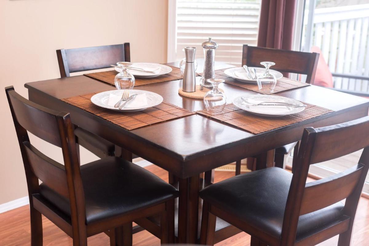 Suitetrails - 3 beds , Private Cozy Patio , 4 mins drive to Starbucks