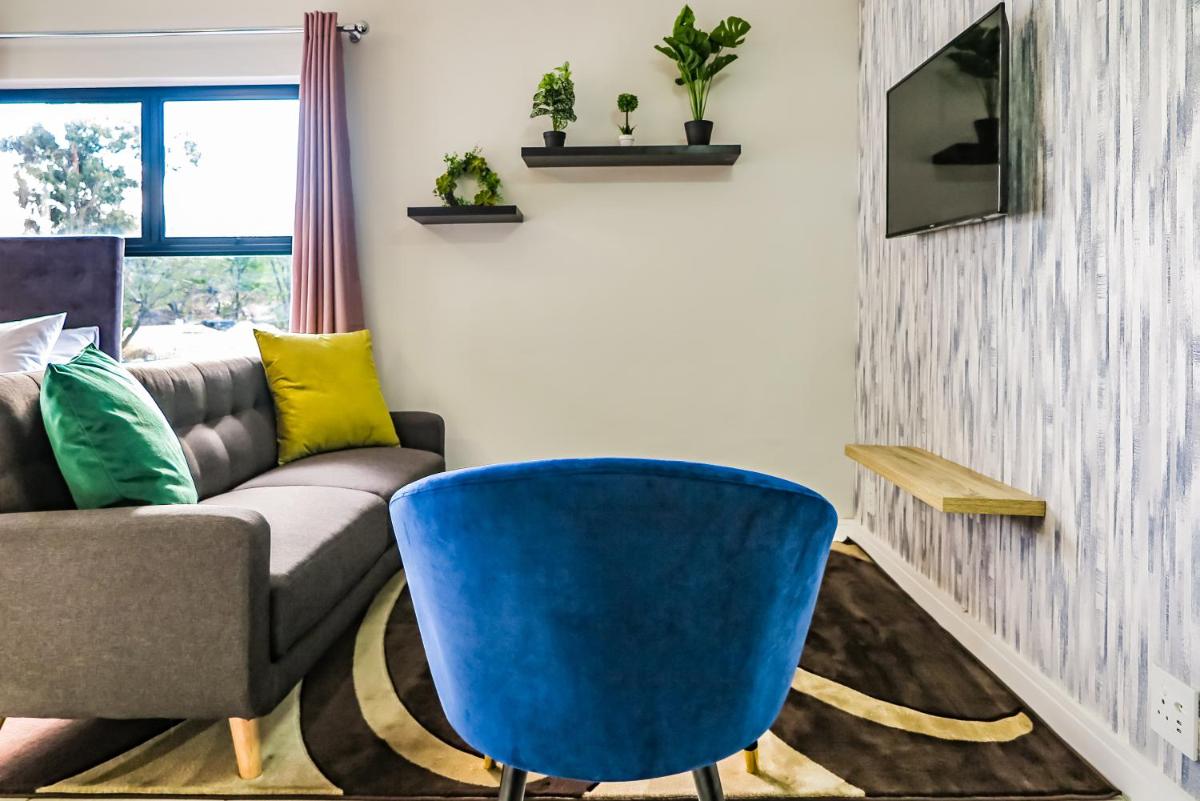 Insaka's 2 Greenlee Apartment - Greenlee Lifestyle Centre, Sandton - Housity