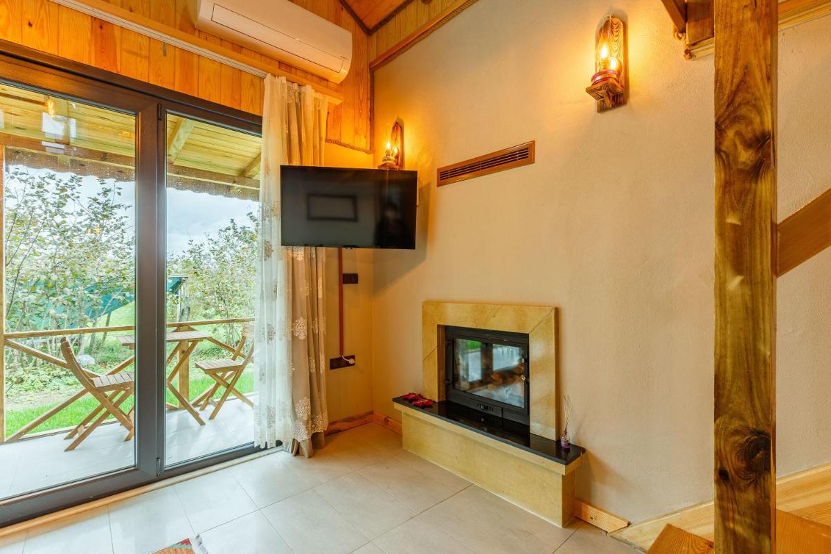 Unique and Peaceful Bungalow House on Riverside - Housity
