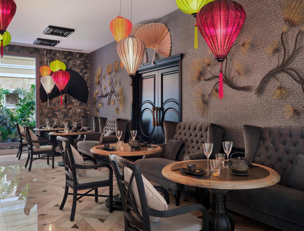 Un restaurante o sitio para comer en Royal River, Luxury Hotel - Adults Only