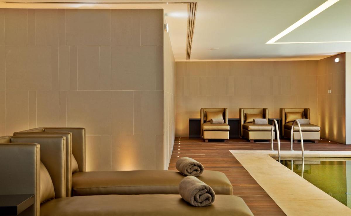 Uma área de estar em InterContinental Cascais-Estoril by IHG